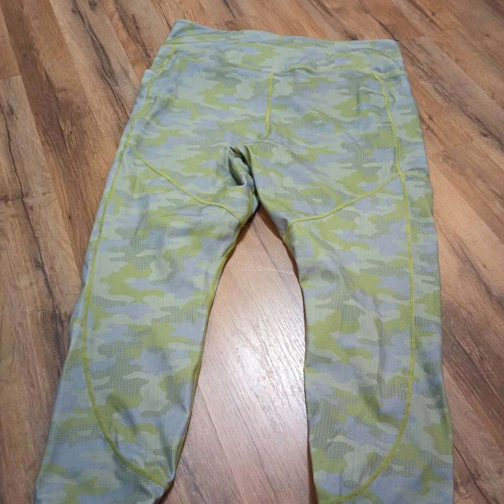 Fabletics crops - Picture 3 of 6